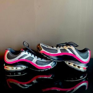 Size 10 women Nike Reax running shoe great condition